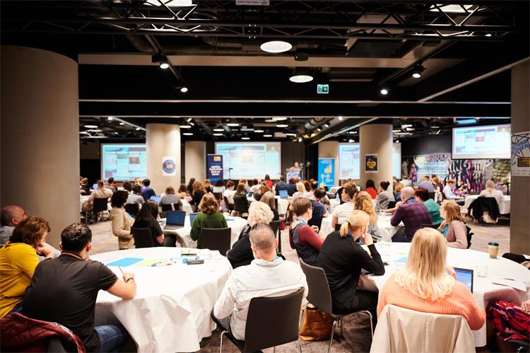 Slika /Fotografije 3/Fotografije 4/Konferencija_fotka 1.jpg